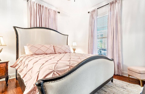 King City House | Historic Vacation Home Close to Beach & Village