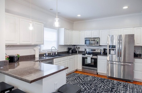 West End House | Historic Westend Jewel-Pet Friendly, Sleeps 12