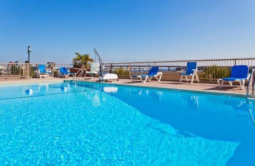 Charleston Hotel | Holiday Inn Charleston-Riverview by IHG