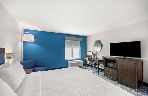 Woodfin Hotel | Holiday Inn Express Asheville Woodfin by IHG