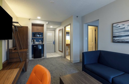 West Ashley Hotel | Holiday Inn Express Charleston by IHG