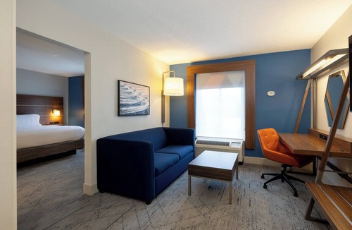 West Ashley Hotel | Holiday Inn Express Charleston by IHG