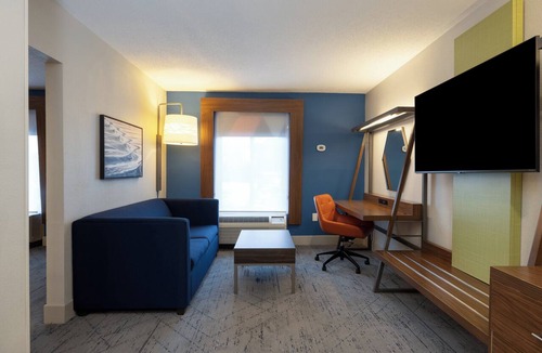 West Ashley Hotel | Holiday Inn Express Charleston by IHG