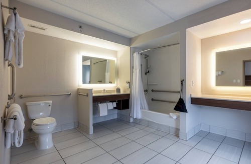 West Ashley Hotel | Holiday Inn Express Charleston by IHG