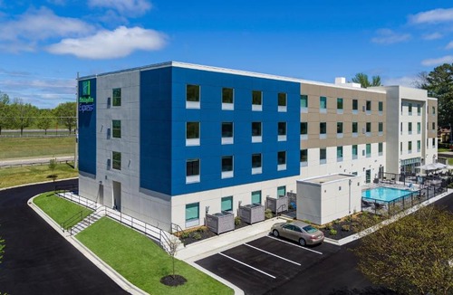 Huntsville Hotel | Holiday Inn Express - Huntsville Space Center by IHG