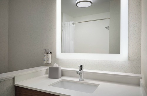 Brunswick Hotel | Holiday Inn Express & Suites Brunswick by IHG