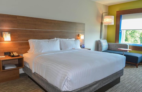 University Place Hotel | Holiday Inn Express & Suites - Charlotte NE - University Area by IHG