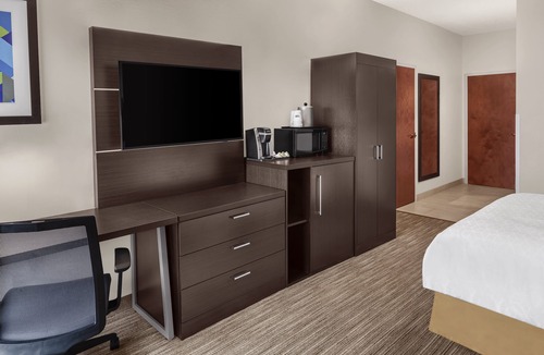 Asheville Hotel | Holiday Inn Express & Suites Asheville SW - Outlet Ctr Area by IHG