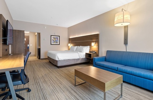 Macon Hotel | Holiday Inn Express & Suites Macon North by IHG