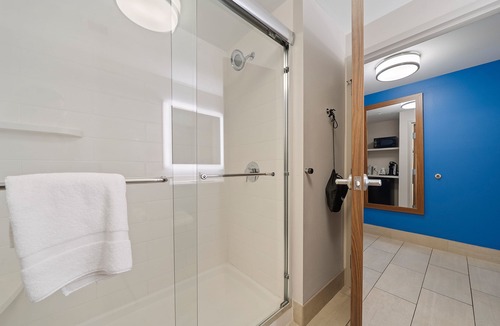 Macon Hotel | Holiday Inn Express & Suites Macon North by IHG