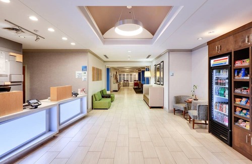 Dublin Hotel | Holiday Inn Express Hotel & Suites Dublin, an IHG Hotel