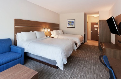 Fayetteville Hotel | Holiday Inn Express & Suites Fayetteville by IHG