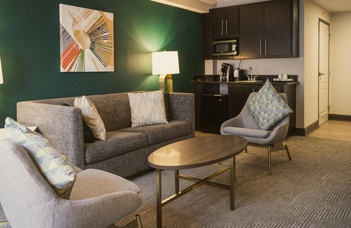 Macon Hotel | Holiday Inn Macon North by IHG