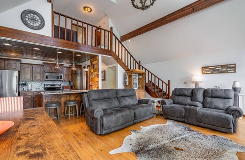 Eatonton House | Holiday Recovery! Book 3 Nights & Get the 4th Night FREE! Jan 16-21, 2025