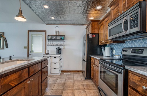 Eatonton House | Holiday Recovery! Book 3 Nights & Get the 4th Night FREE! Jan 16-21, 2025