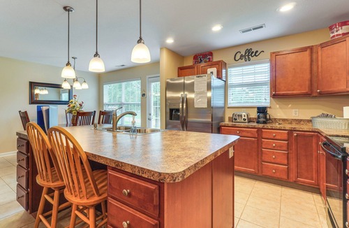 Pigeon Forge Cottage | Home 2 Mi to Island in Pigeon Forge!
