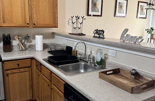 Morrow House | Home away from home! 3 bedroom house in pleasant Morrow! Mins from ATL Airport.