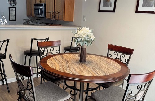 Morrow House | Home away from home! 3 bedroom house in pleasant Morrow! Mins from ATL Airport.