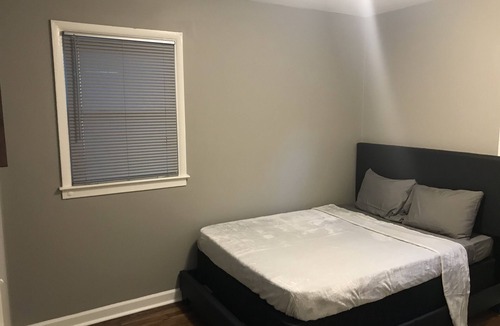 Forest Park House | "Home away from Home" 10 mins from Airport!!!