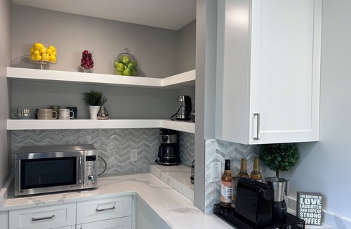 Northeast Edmonton House | Home in Rivervalley!5 Bed 3 FULL Bathrms! AC!Fenced yard. Sleeps 10.BBQ!King bed