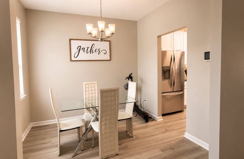 Riverdale House | Home Near Atlanta Airport, Camp Creek, Shopping & Dining