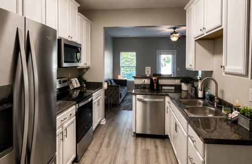 Riverdale House | Home Near Atlanta Airport, Camp Creek, Shopping & Dining