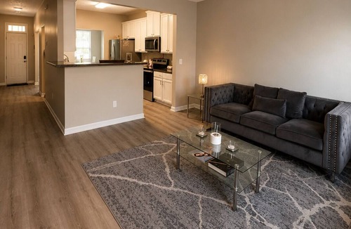 Riverdale House | Home Near Atlanta Airport, Camp Creek, Shopping & Dining