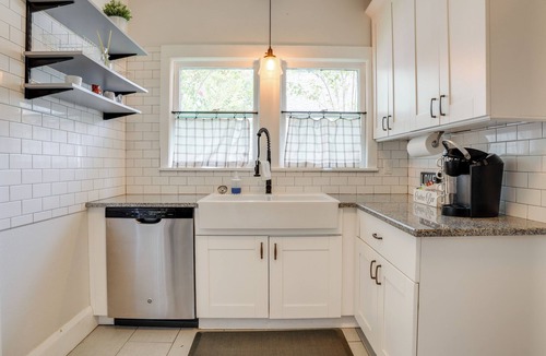 Lakeland Cottage | Home w/Private Yard < 2 Mi to Hollis Garden!