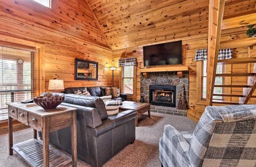 Sevierville House | Homey Sevierville Cabin w/Deck Near Pigeon Forge!