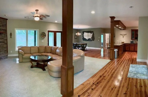 Canton House | HORSE FARM ON PRIVATE 22 ACRES + TROUT POND