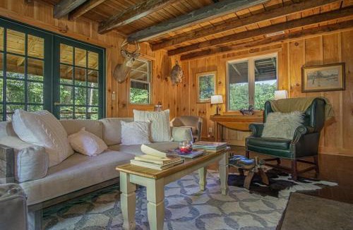 Transylvania County House | Horseshoe Hollow · Horseshoe Hollow, Private Log Cabin on 10 acr