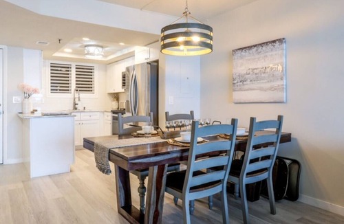 New Smyrna Beach Condo | 🌴HOT DEAL NSB! POOL-AMAZING OCEAN VIEWS WALK 2 FLAGLER,RESTAURANTS, SHOPS🌴