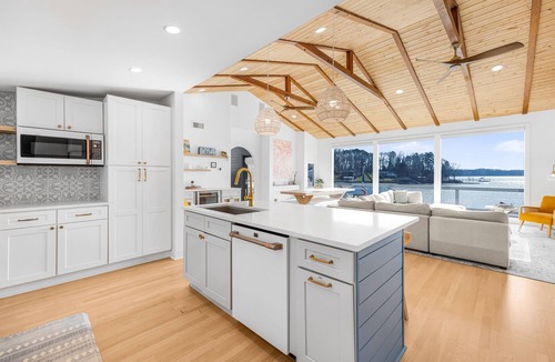 Troutman House | Hot Tub, 360 Lake Views, Movie Theatre, King Suite