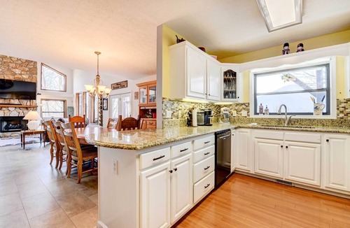 Maggie Valley House | Hot Tub, Decks & More! Serene Maggie Valley Home
