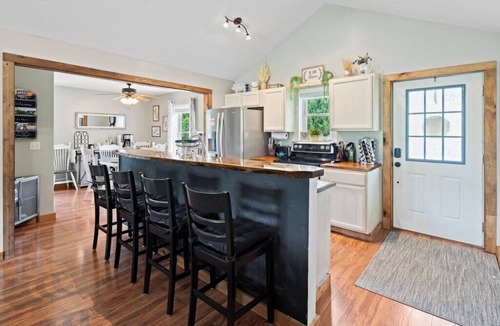 Waynesville House | Hot Tub ~ Fenced Yard ~Stocked Kitchen ~9mi to Park~ Golfing