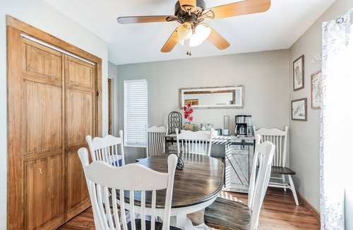Waynesville House | Hot Tub ~ Fenced Yard ~Stocked Kitchen ~9mi to Park~ Golfing