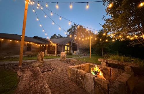 Waynesville House | Hot Tub + Fire Pit: Spacious Waynesville Escape!