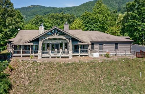 Waynesville House | Hot Tub + Fire Pit: Spacious Waynesville Escape!