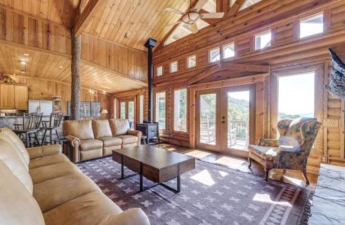 Waynesville House | Hot Tub + Fire Pit: Spacious Waynesville Escape!