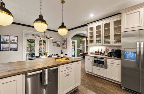 Asheville House | Hot Tub + Game Lounge by 5 Seasons Homestays