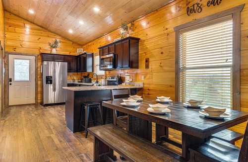 Sevierville Cottage | Hot Tub, Games & Pool: Sevierville Family Retreat