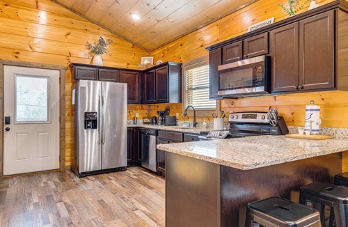 Sevierville Cabin | Hot Tub, Games & Pool: Sevierville Family Retreat