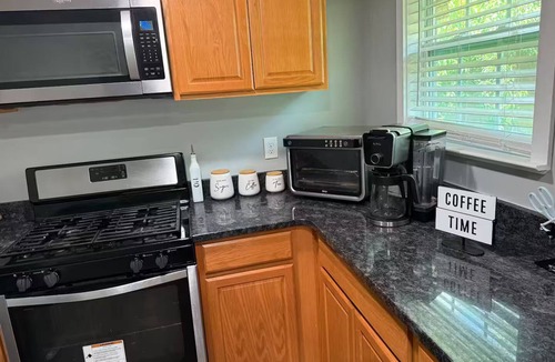Douglasville House | Hot Tub Getaway 25 Min Drive to ATL Airport