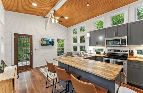 Menlo House | Hot Tub, Hickory Tiny Home in Menlo! Secluded
