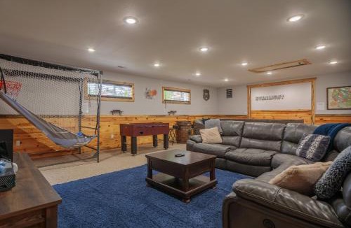 Kodak House | Hot Tub & Mini Golf: Mtn-View Haven in Kodak!