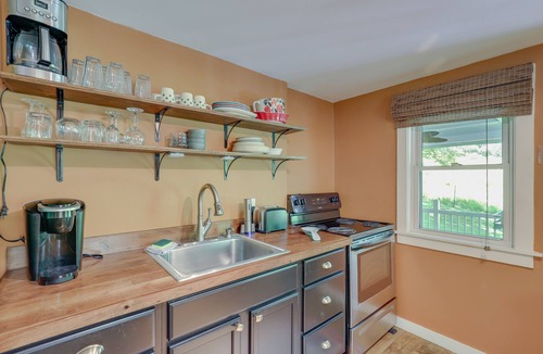 Marshall Cottage | Hot Tub & Mtn Views: Marshall Cottage!