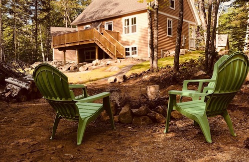 Carrabassett Valley House | HOT TUB! PAC-man! Outdoor fun!Close to Sugarloaf! Hiking and biking!