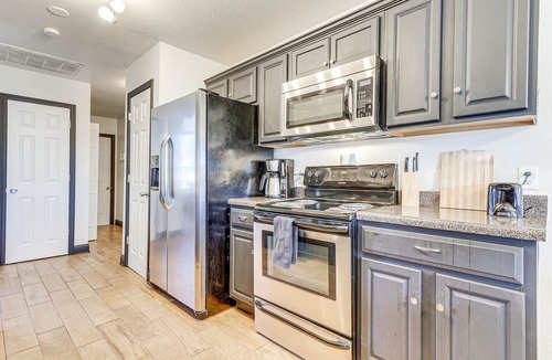 Ocean Springs House | Hot Tub & Patio! Family Getaway in Ocean Springs