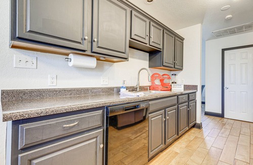 Ocean Springs House | Hot Tub & Patio! Family Getaway in Ocean Springs