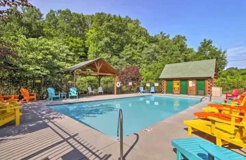 Sevierville House | Hot Tub Pet Friendly Sleeps 9 Pool Games